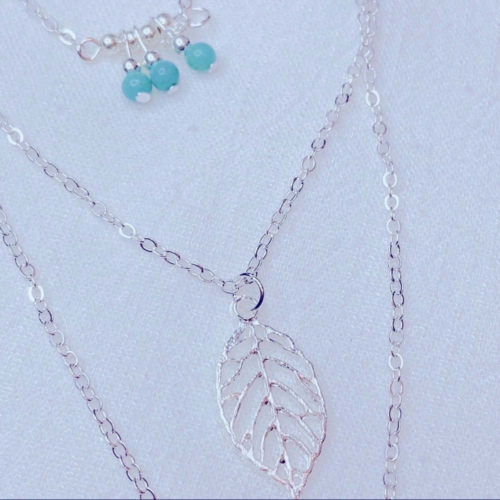 Three Layers Feather Leaves Resin Beads Pendant Necklace - Picture 6 of 10